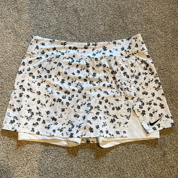 NIKE tennis skirt - Picture 2 of 5